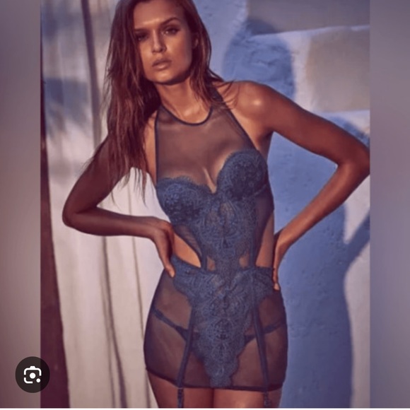 Sexy Victoria's Secret Garter Slip Blue 34C Archives VERY RARE NWT - Picture 3 of 5